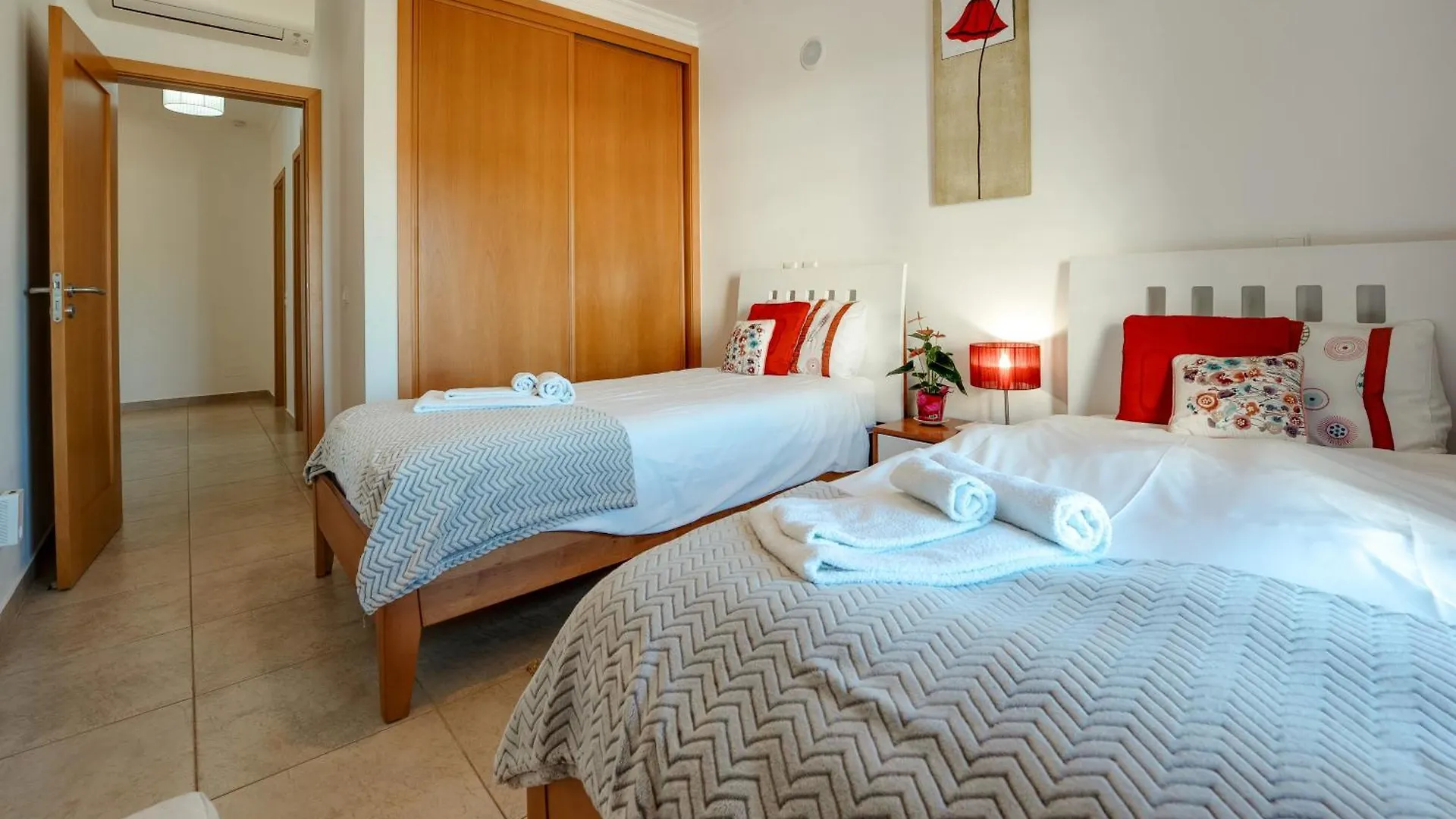 Spacious Apartment With Huge Terrace And Swimming Pool Lagos
