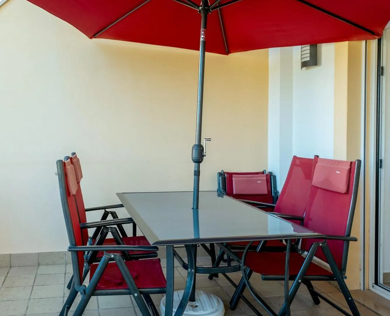 Spacious Apartment With Huge Terrace And Swimming Pool Lagos