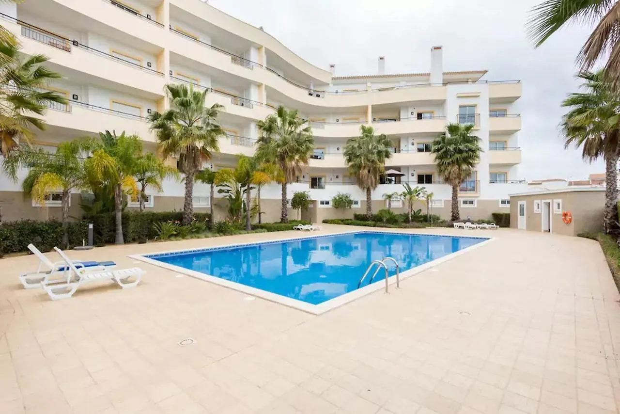 Spacious Apartment With Huge Terrace And Swimming Pool Lagos