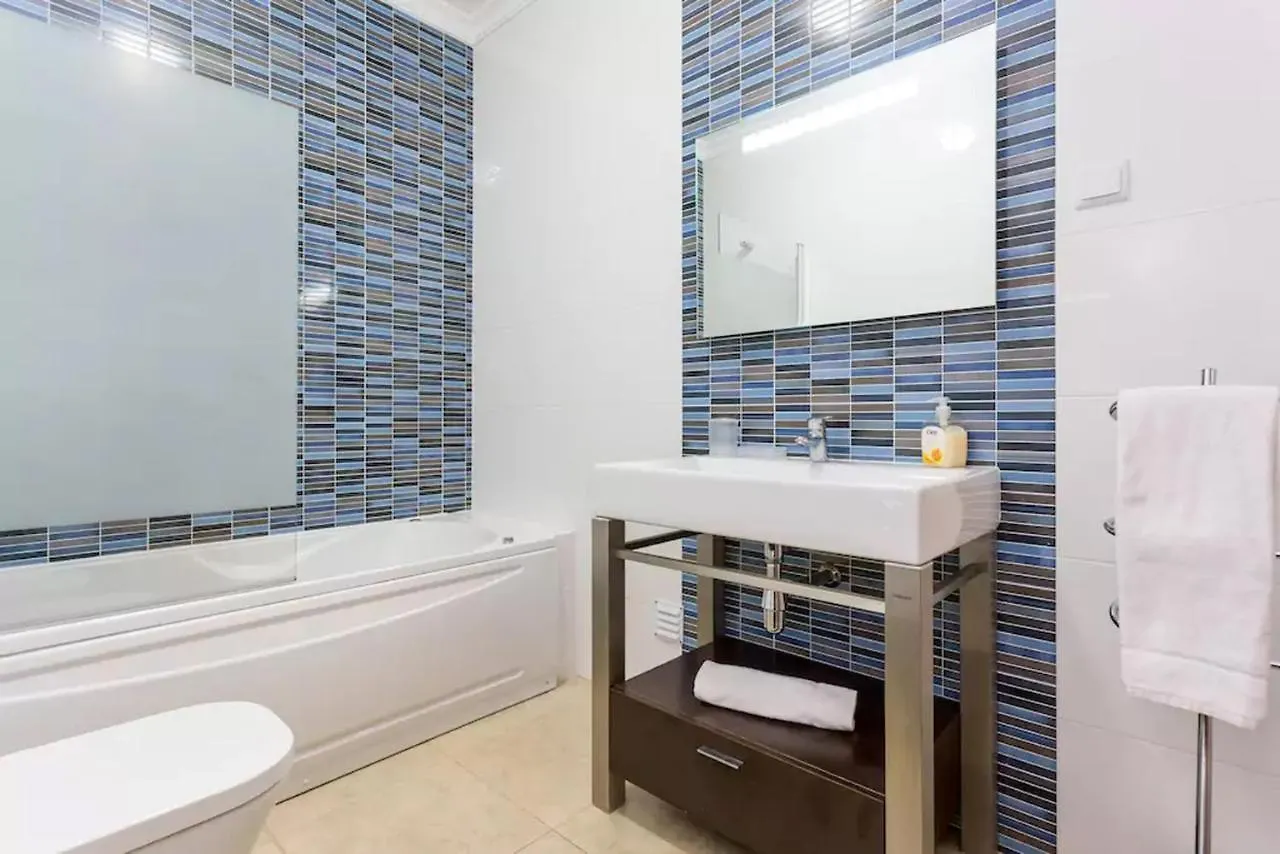 Spacious Apartment With Huge Terrace And Swimming Pool Lagos