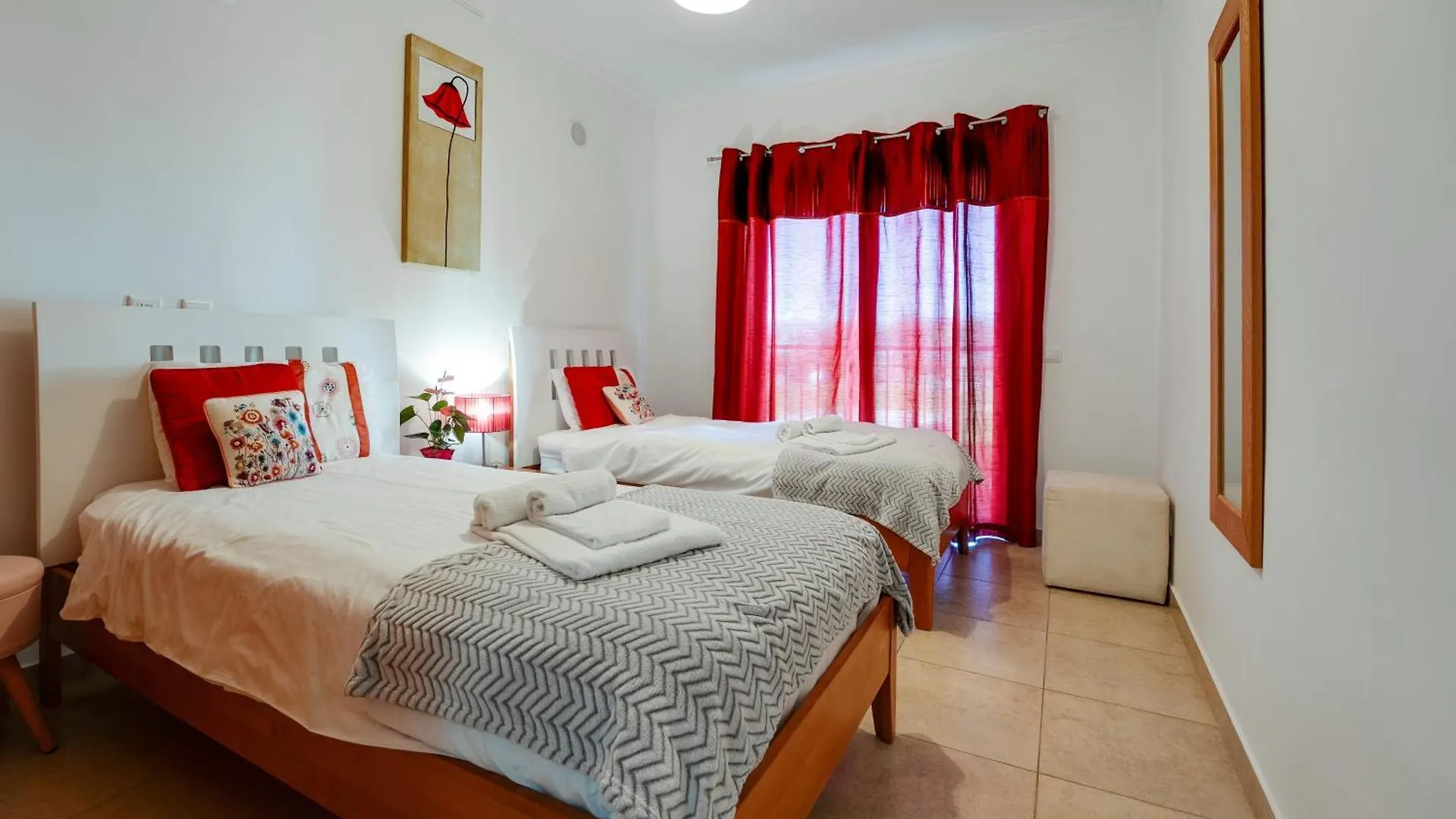 Spacious Apartment With Huge Terrace And Swimming Pool Lagos