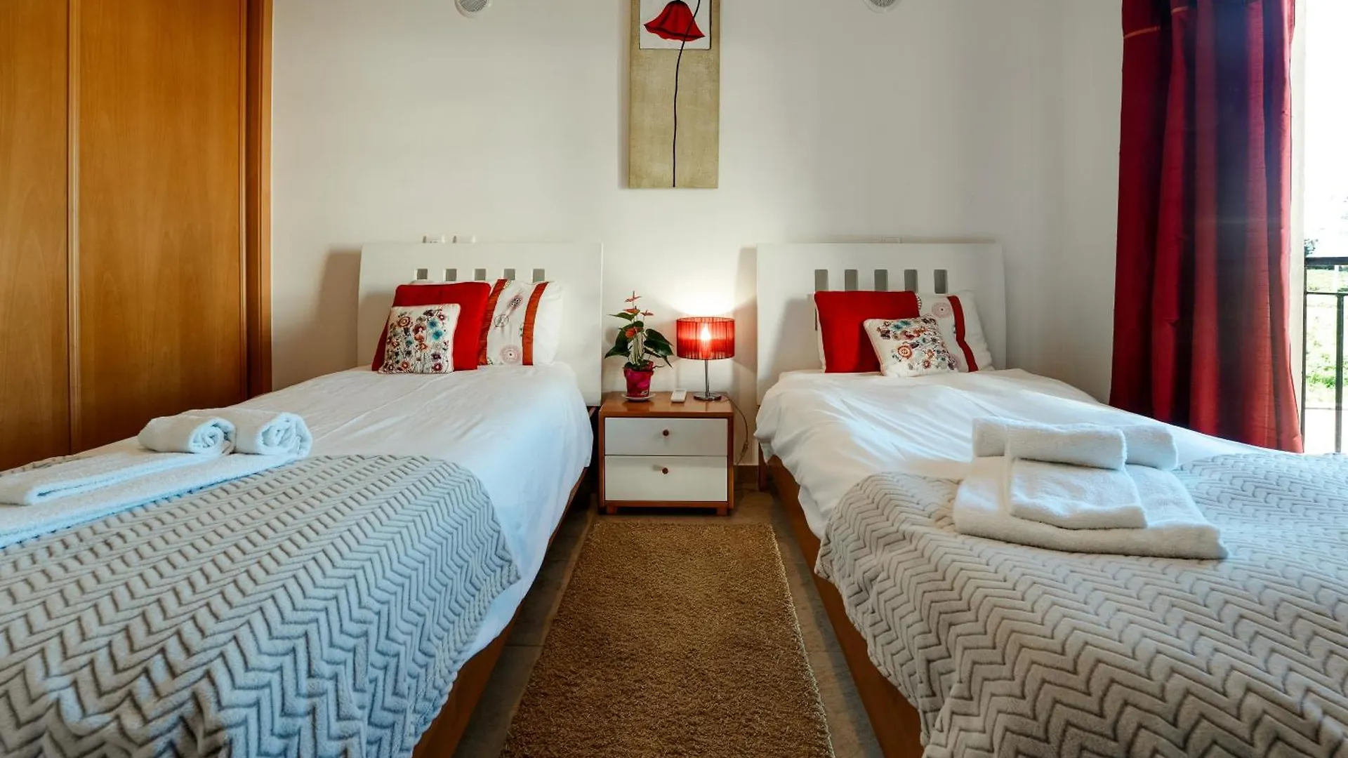 Spacious Apartment With Huge Terrace And Swimming Pool Lagos