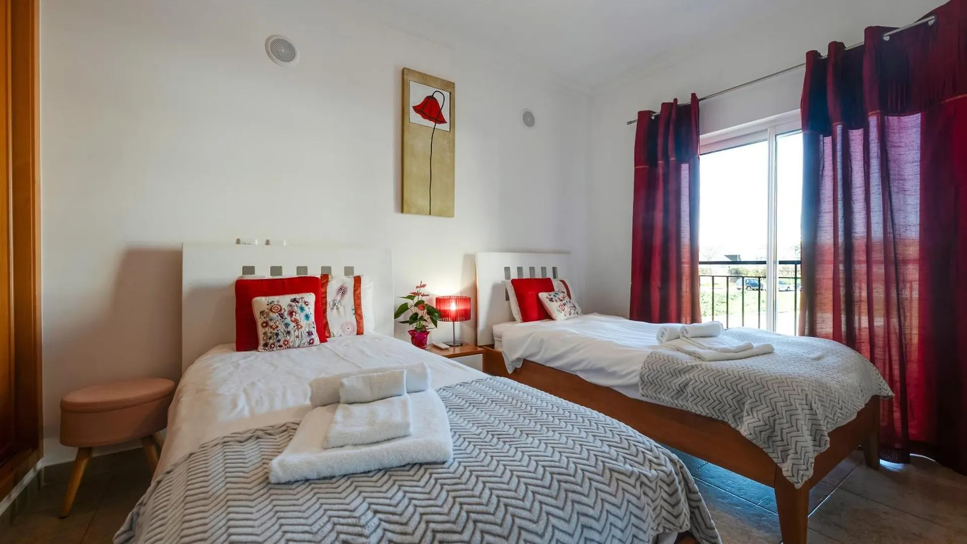 Spacious Apartment With Huge Terrace And Swimming Pool Lagos 0*,
