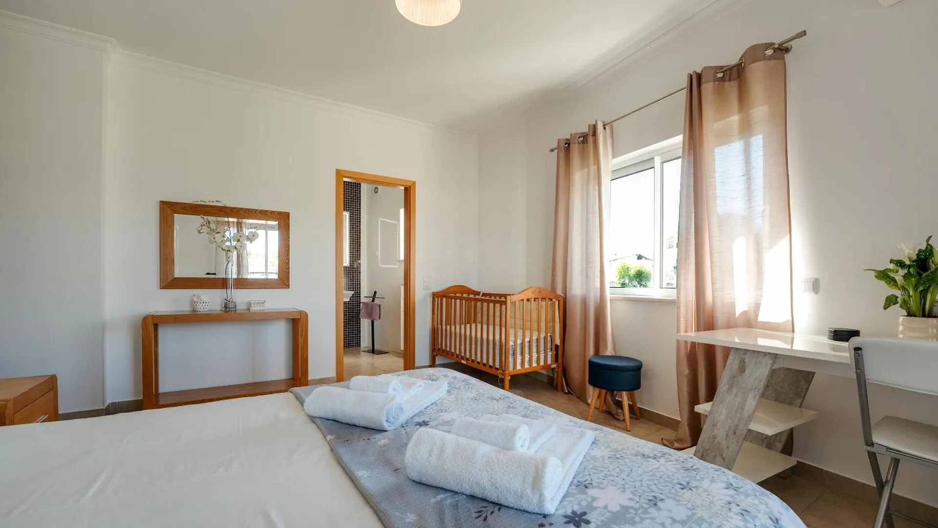 Spacious Apartment With Huge Terrace And Swimming Pool Lagos 0*,  Portugal