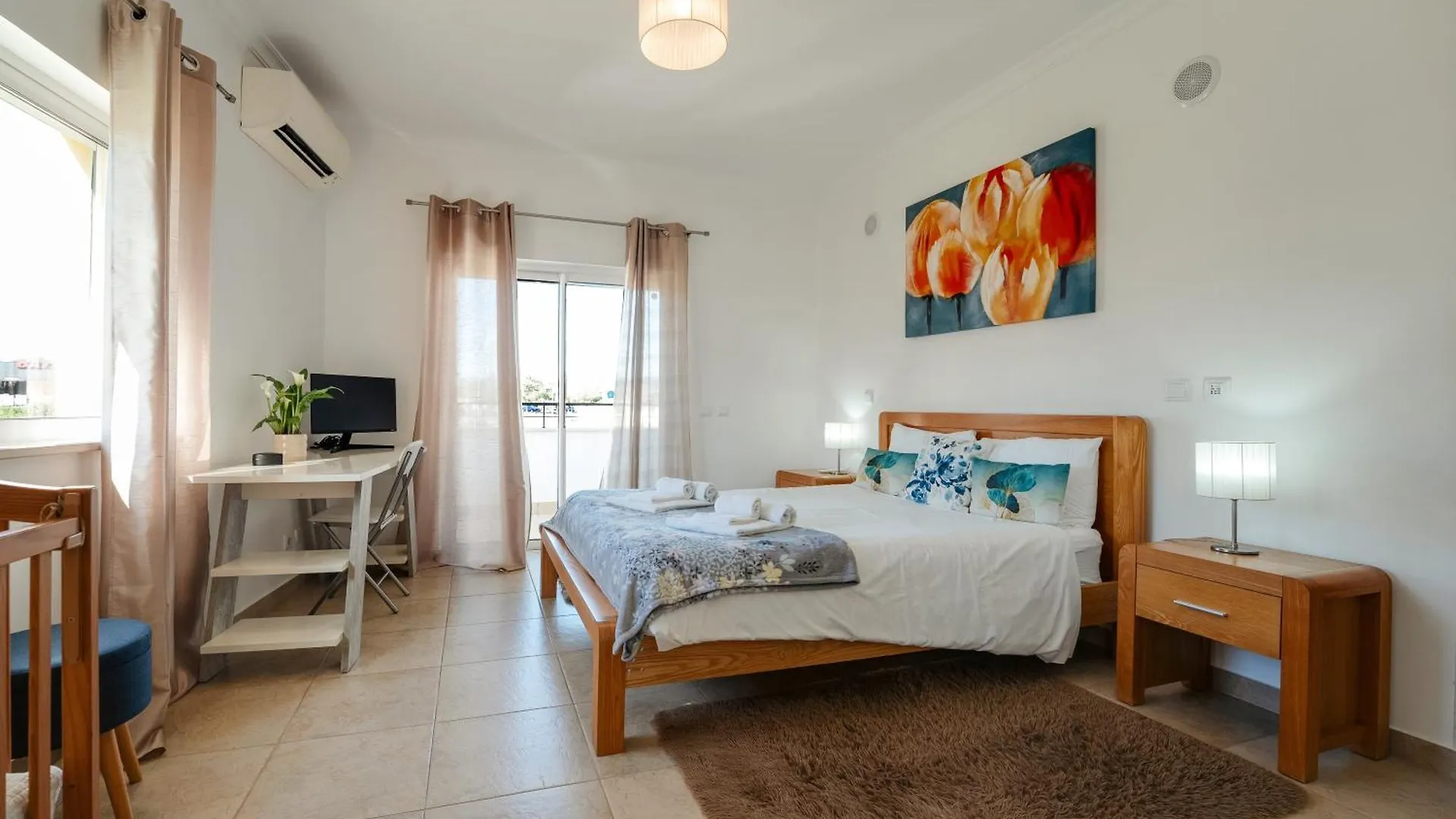 Spacious Apartment With Huge Terrace And Swimming Pool Lagos