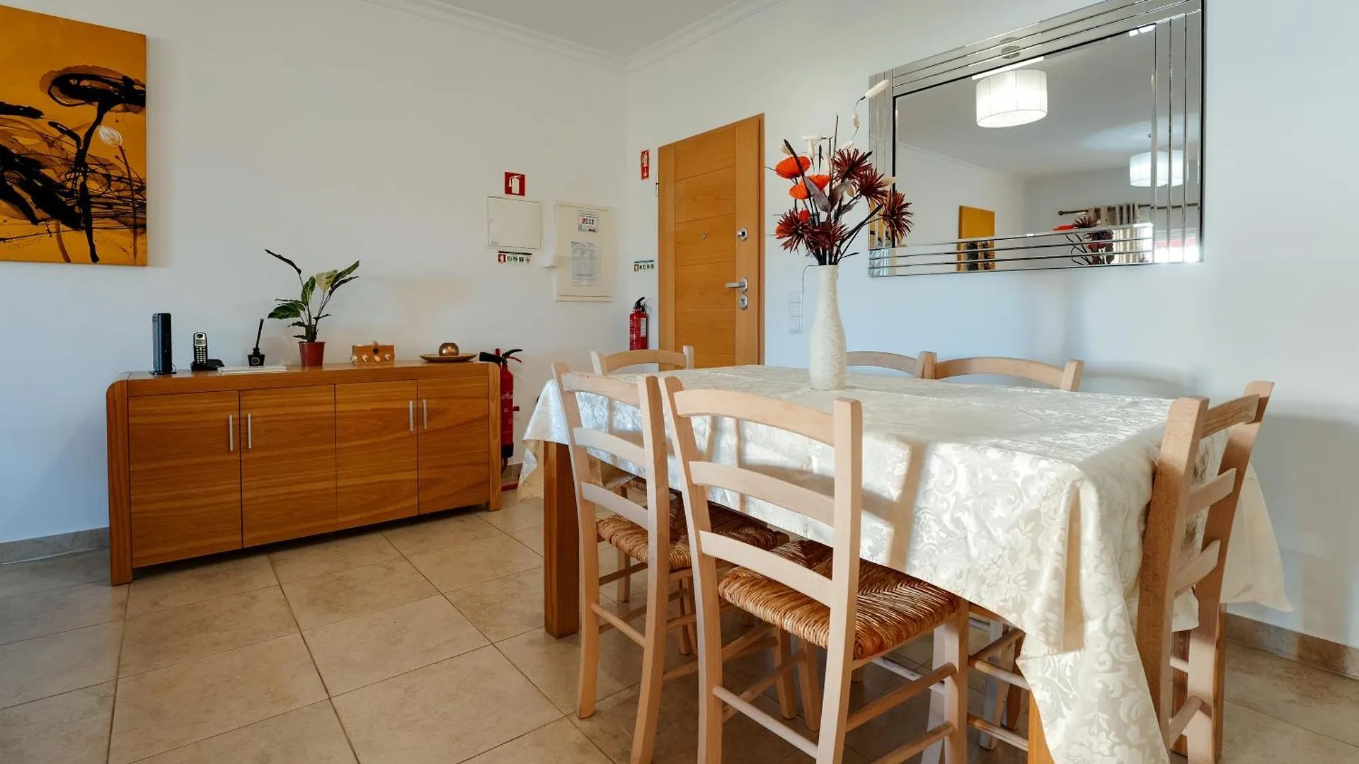 Spacious Apartment With Huge Terrace And Swimming Pool Lagos