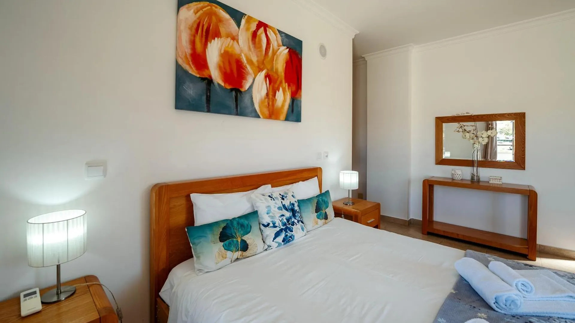 Spacious Apartment With Huge Terrace And Swimming Pool Lagos