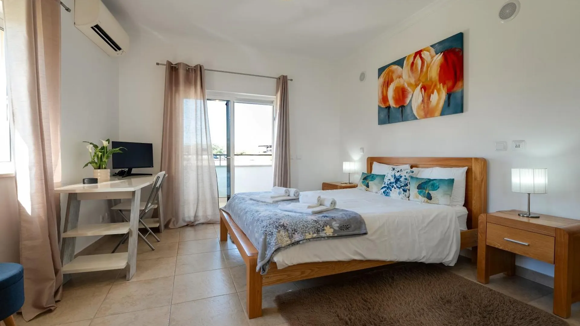Spacious Apartment With Huge Terrace And Swimming Pool Lagos