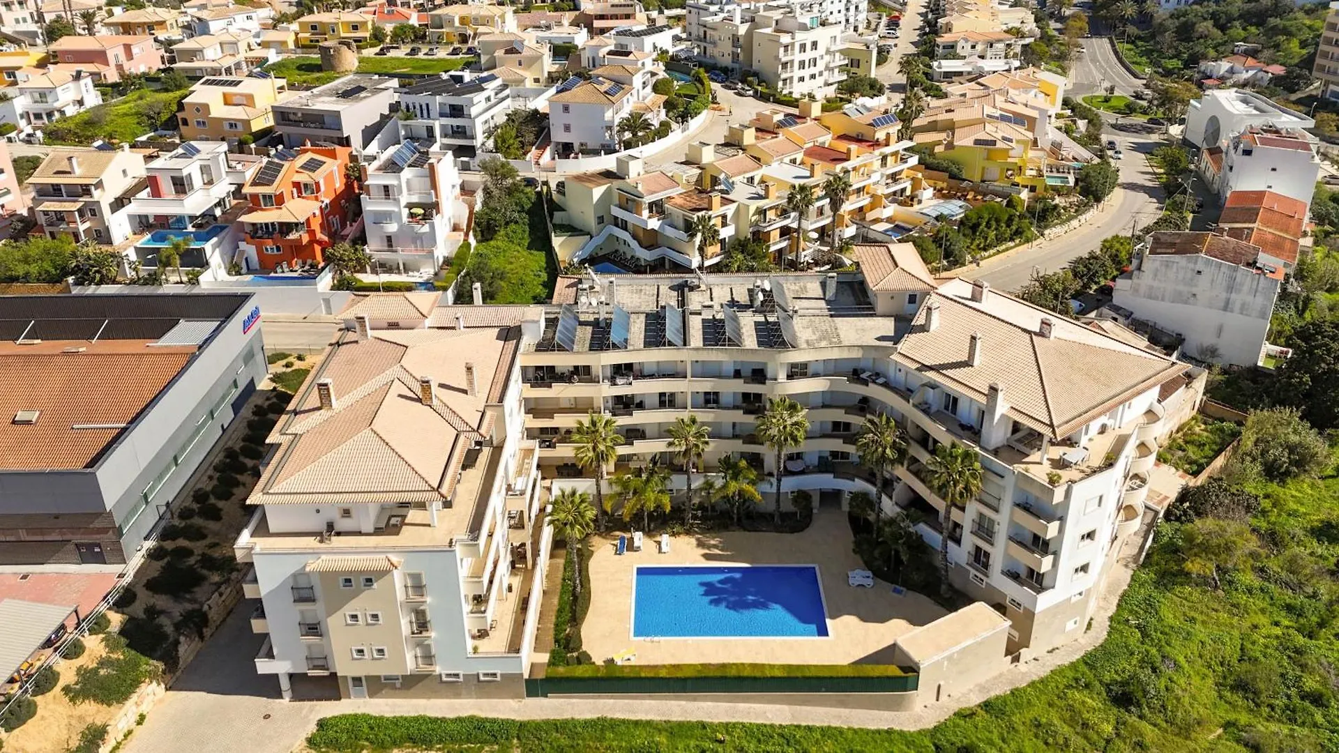 Spacious Apartment With Huge Terrace And Swimming Pool Lagos